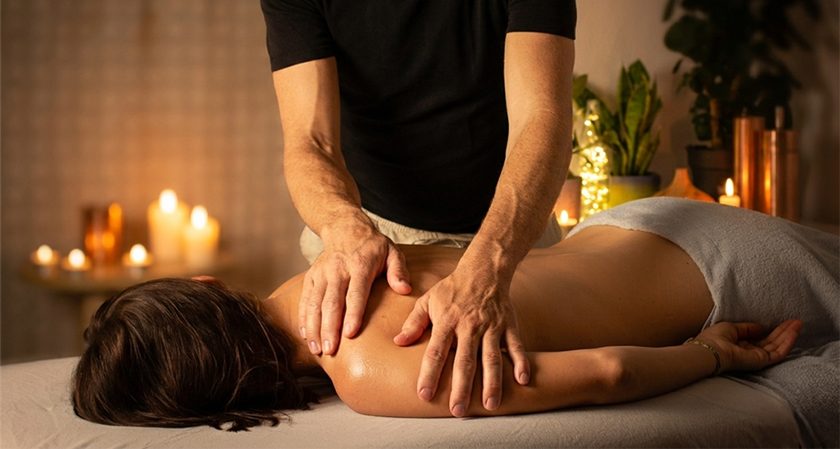 Massage in Hannover-Döhren – entspannte Frau bei achtsamer Ganzkörpermassage