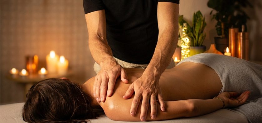 Ganzkörpermassage für Frauen in Hannover Frau bei achtsamer Ganzkörpermassage in Hannover-Döhren – entspannte Körperarbeit bei HannoverMassage